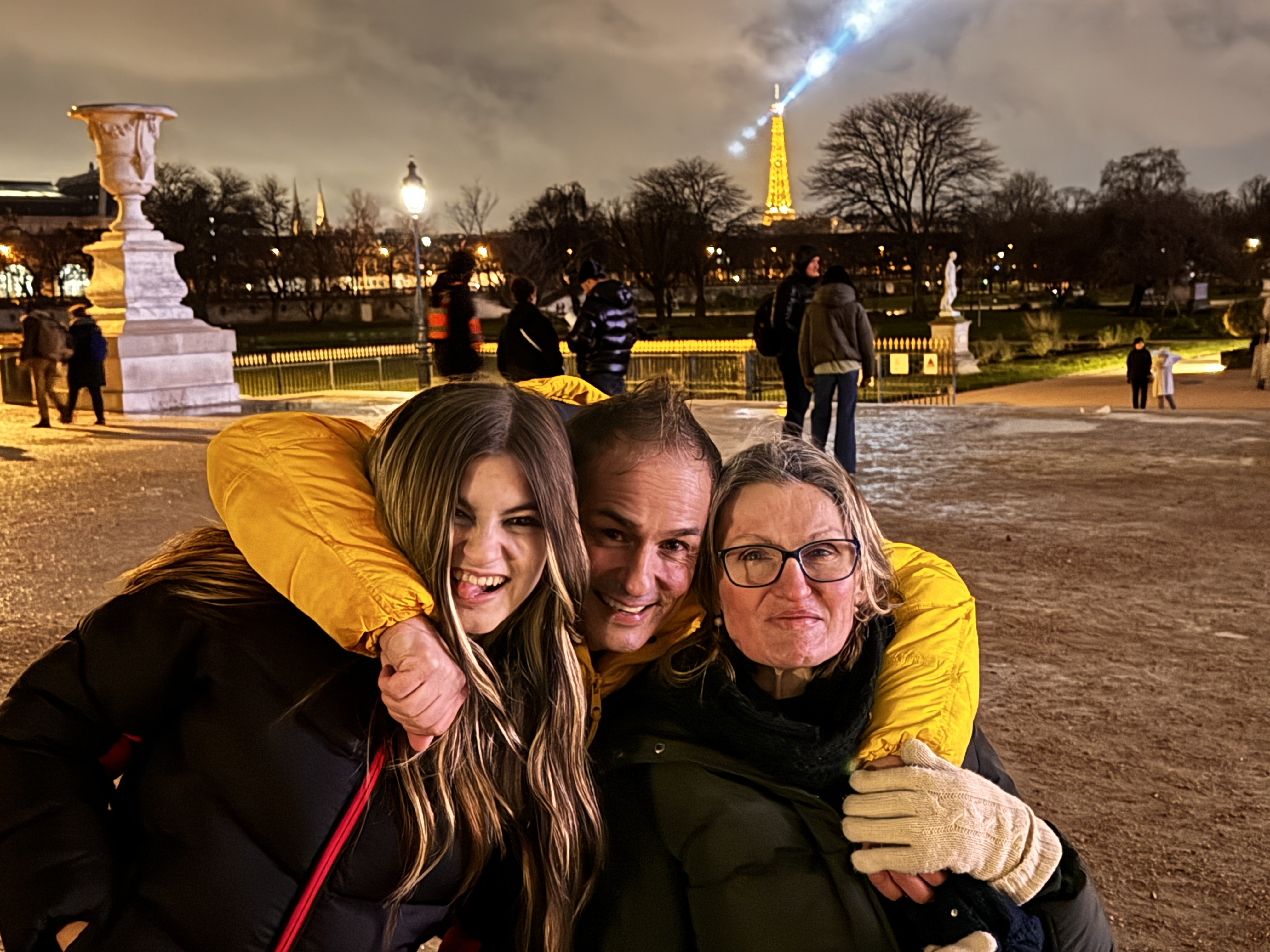 Heute – unsere Familie in Paris, Hoffnung & Zusammenhalt.